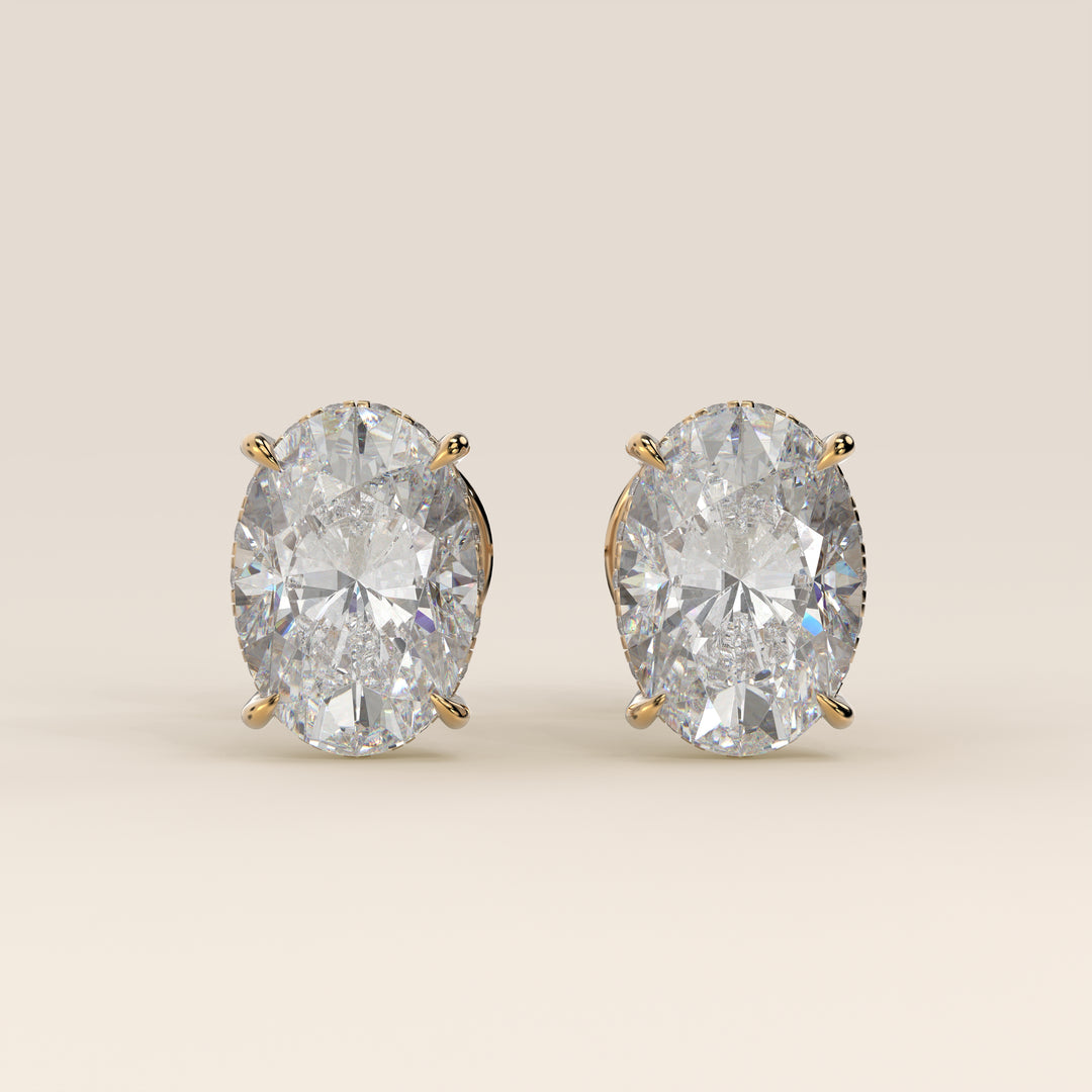 Stud oorbellen ovaal lab grown diamant met hidden halo, geelgoud