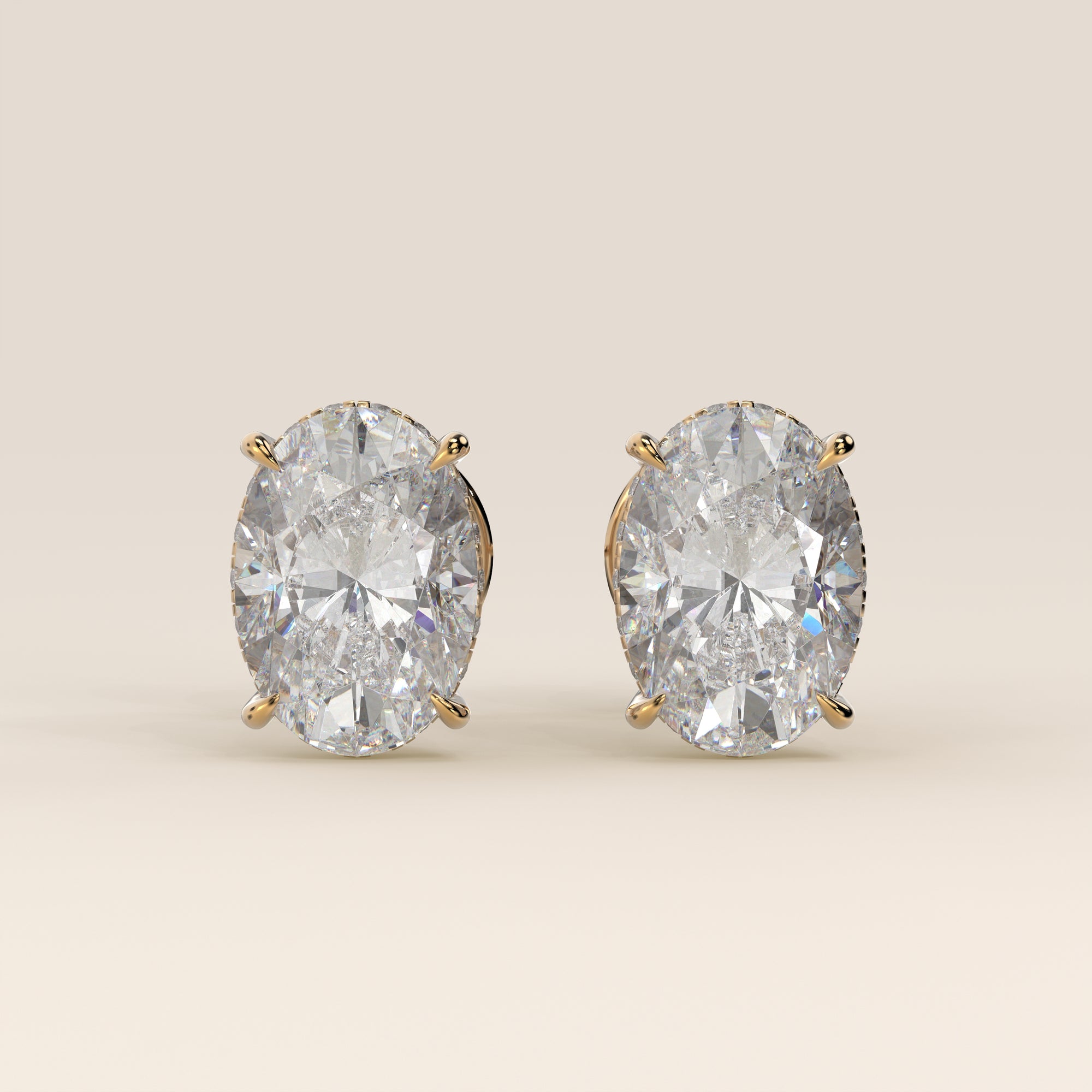 Stud oorbellen ovaal lab grown diamant met hidden halo, geelgoud