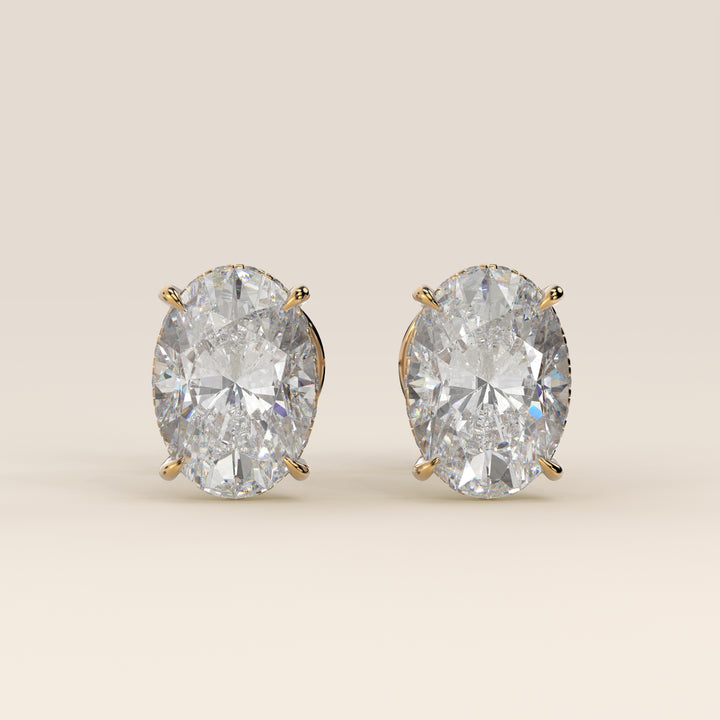 Stud oorbellen ovaal lab grown diamant met hidden halo, geelgoud