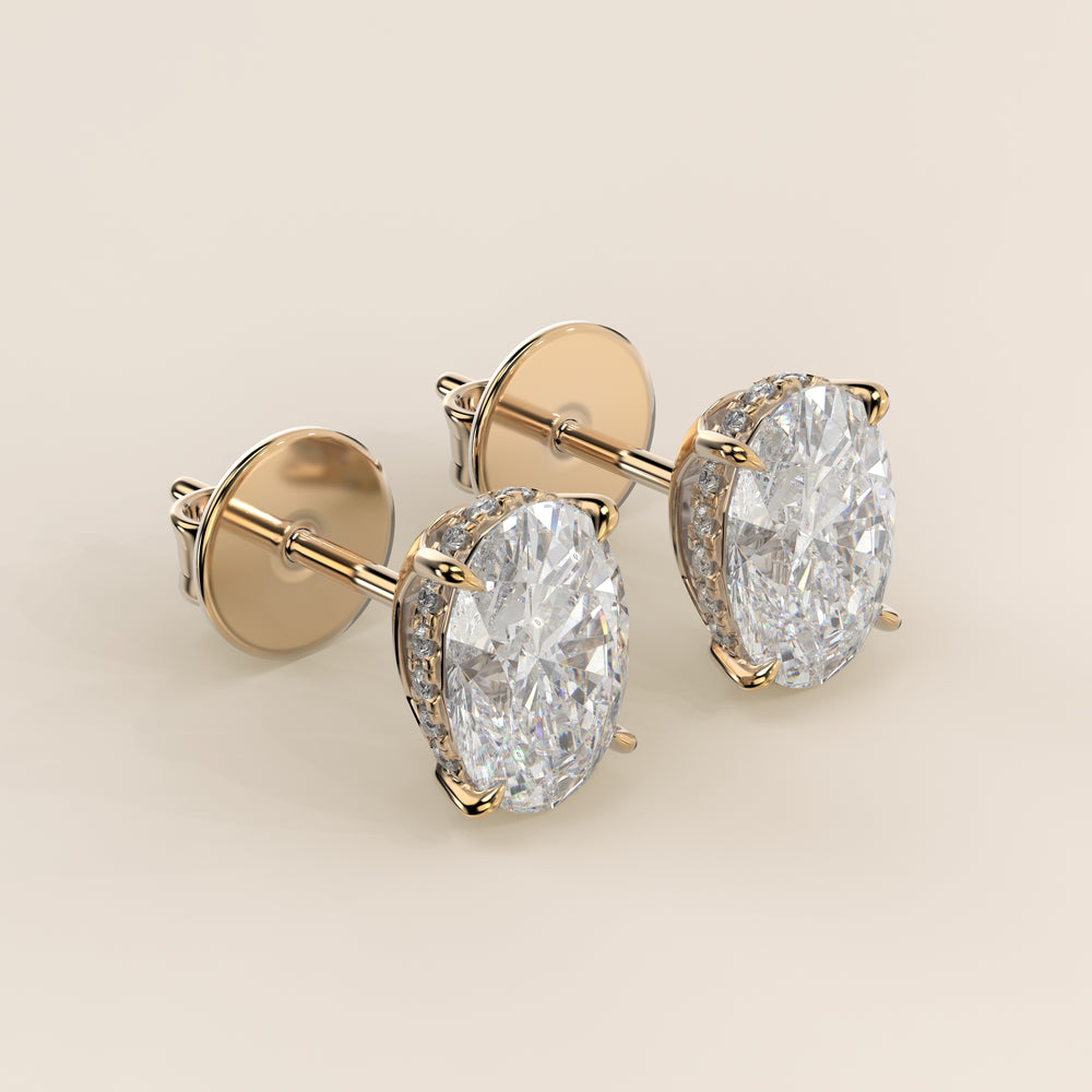Stud oorbellen ovaal lab grown diamant met hidden halo, geelgoud