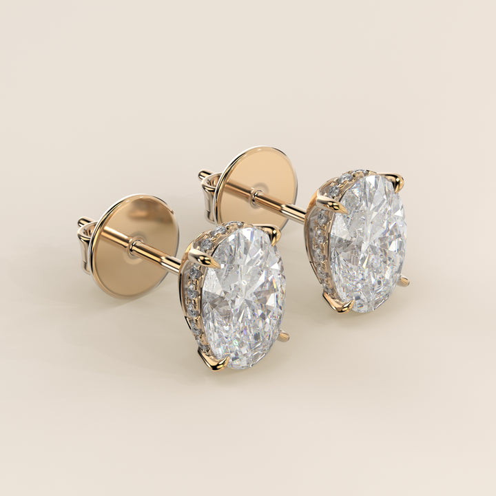 Stud oorbellen ovaal lab grown diamant met hidden halo, geelgoud