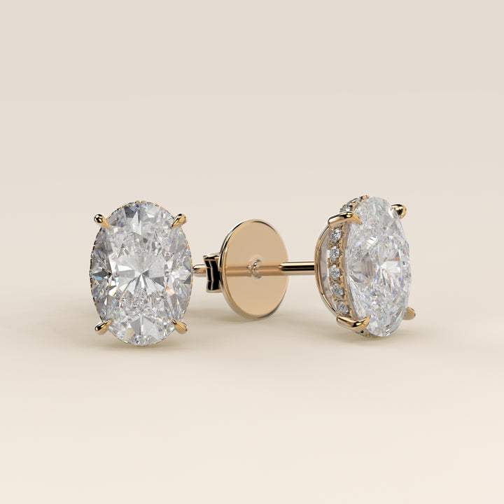 Stud oorbellen ovaal lab grown diamant met hidden halo, geelgoud
