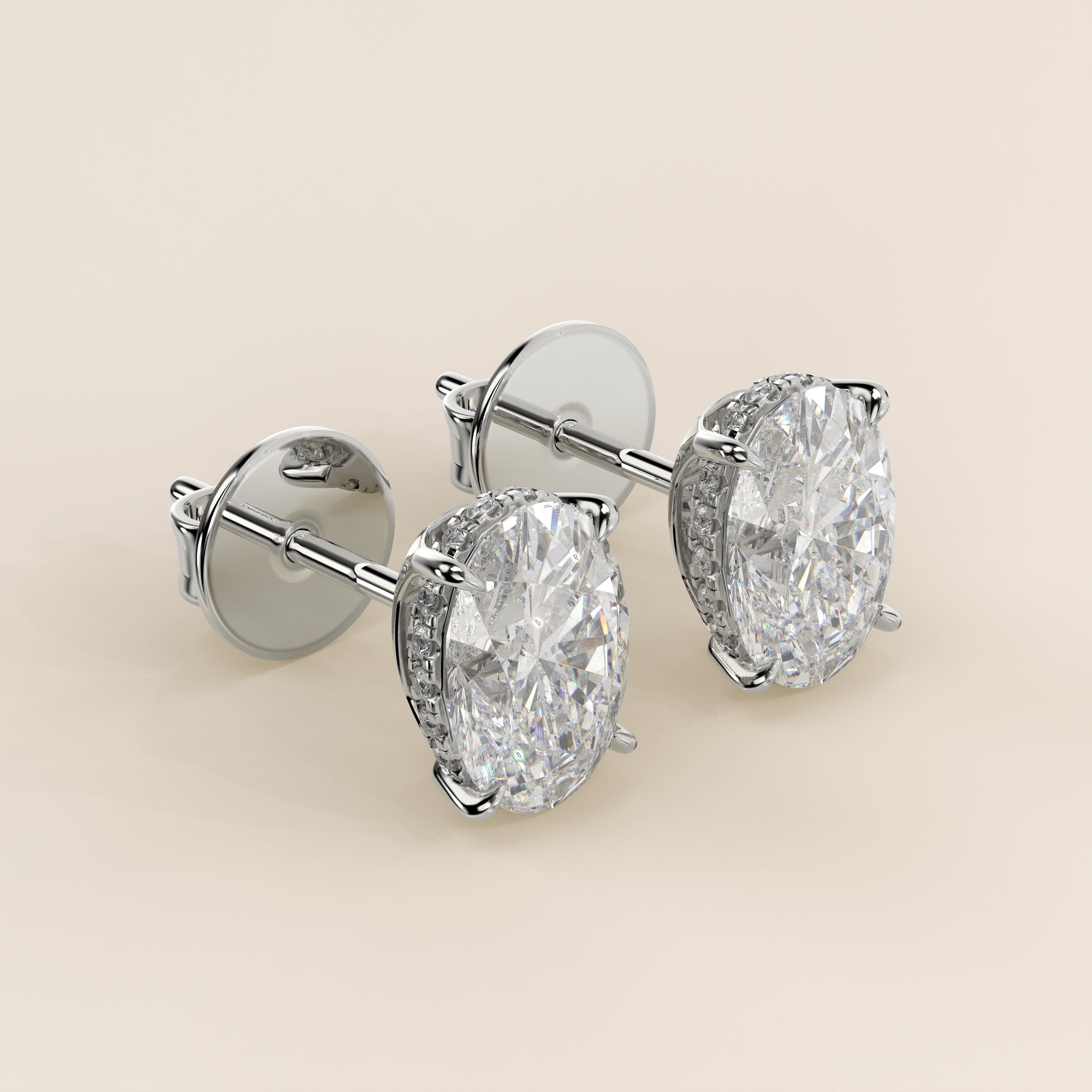 Stud oorbellen ovaal lab grown diamant met hidden halo, witgoud