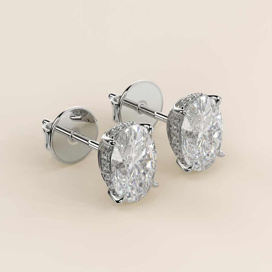 Stud oorbellen ovaal lab grown diamant met hidden halo, witgoud