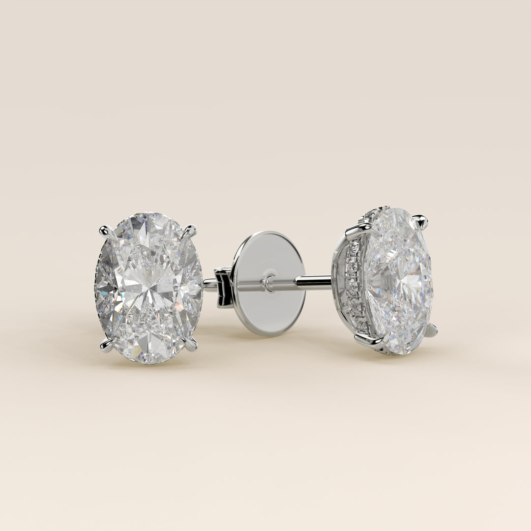 Stud oorbellen ovaal lab grown diamant met hidden halo, witgoud