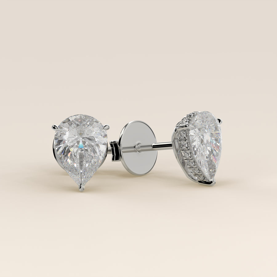 Stud oorbellen peer lab grown diamant met hidden halo, witgoud