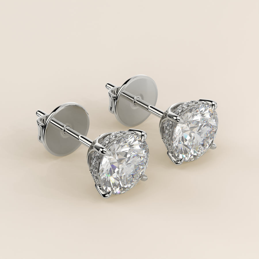Stud oorbellen rond lab grown diamant met hidden halo, witgoud