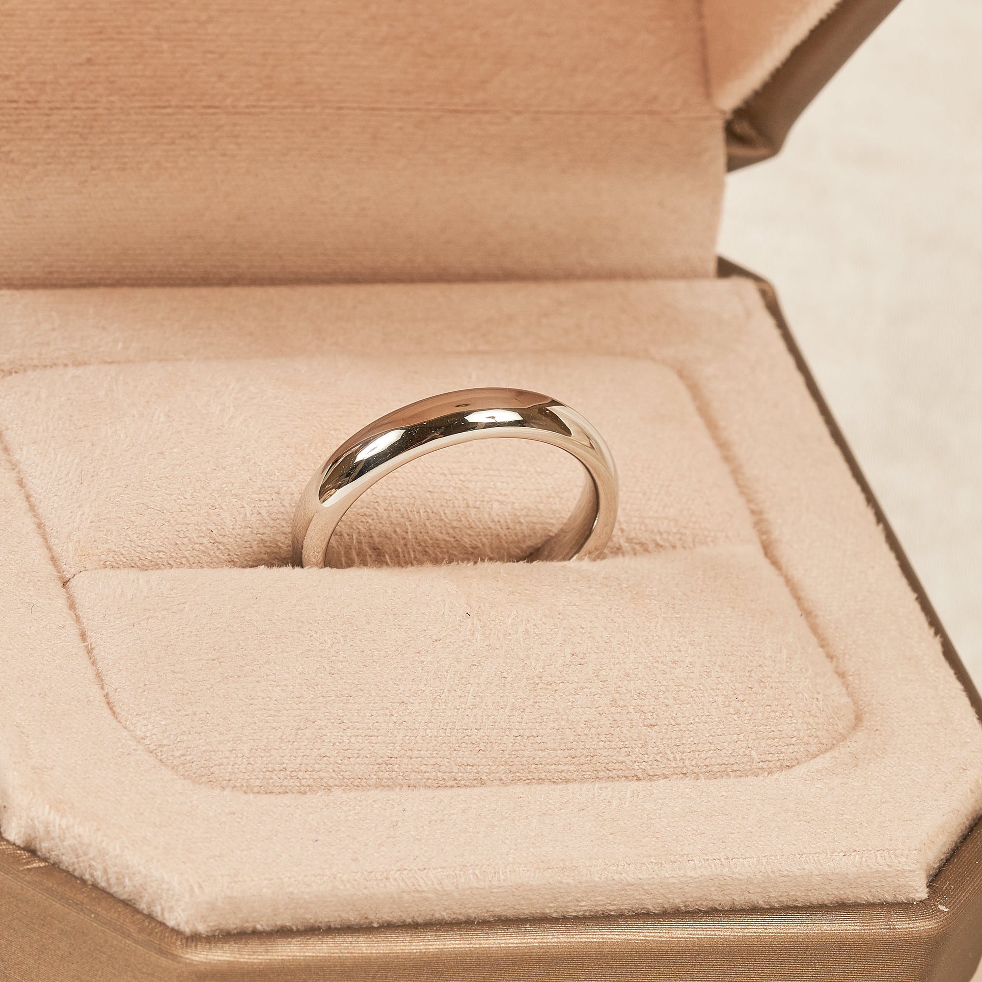 Trouwring man plain band 4mm, platina