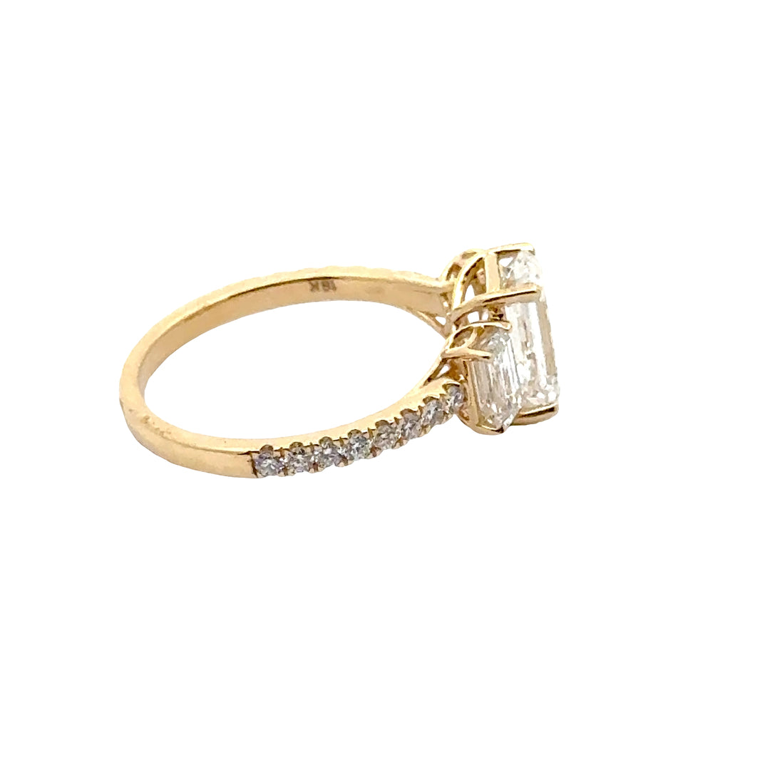 Emerald Trilogy Ring met pave band - 18K Geelgoud - 2,45 ct