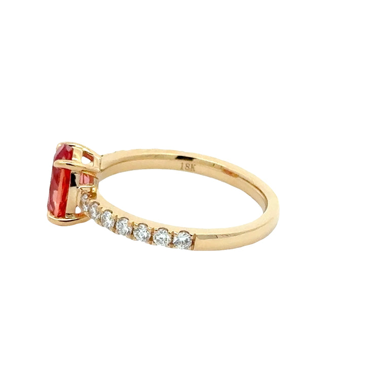 Padparadscha Sapphire 1,5 ct Oval Ring met Pave Band  - 18K Geelgoud