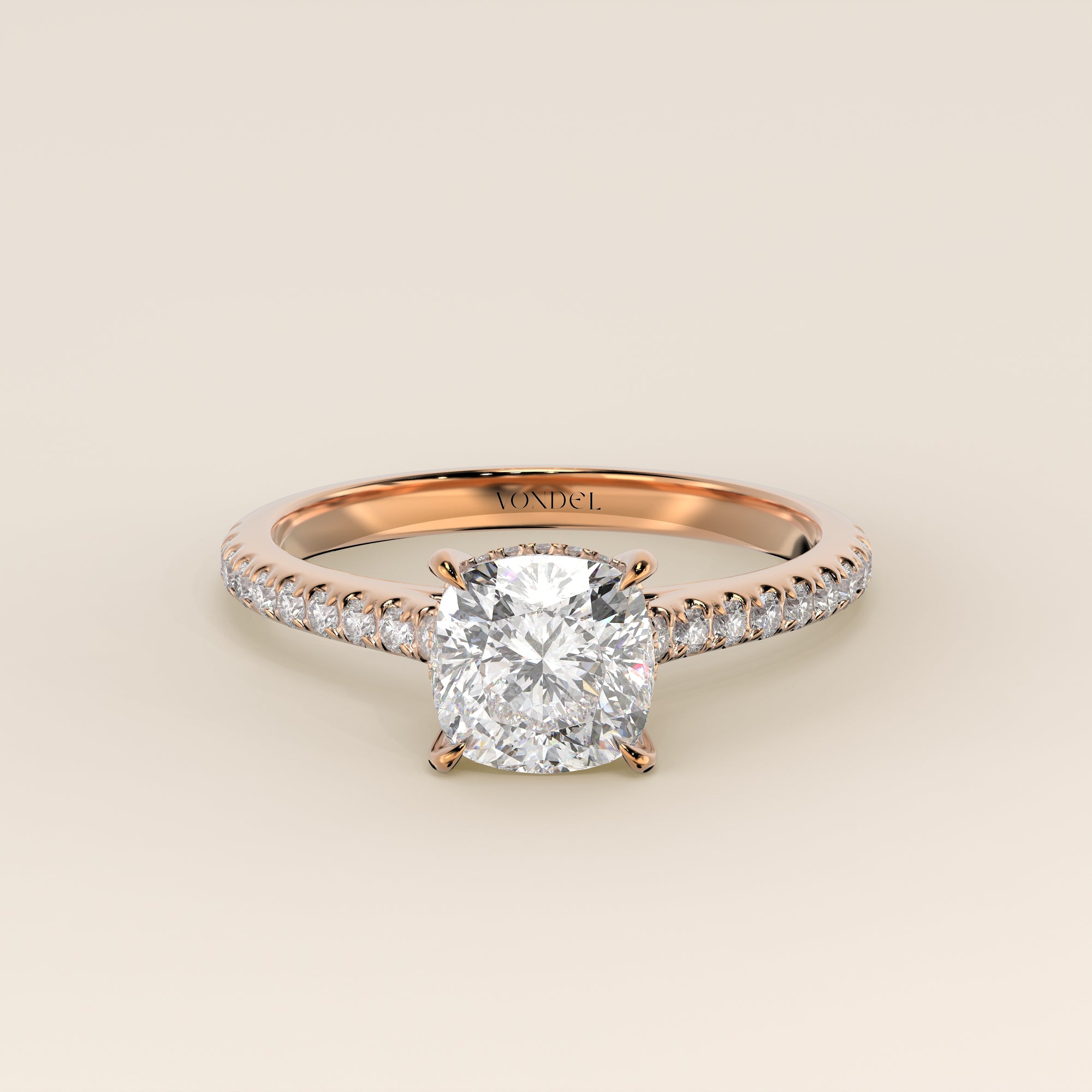 Verlovingsring cushion lab grown diamant met cathedral zetting, pave band en hidden halo, rosegoud