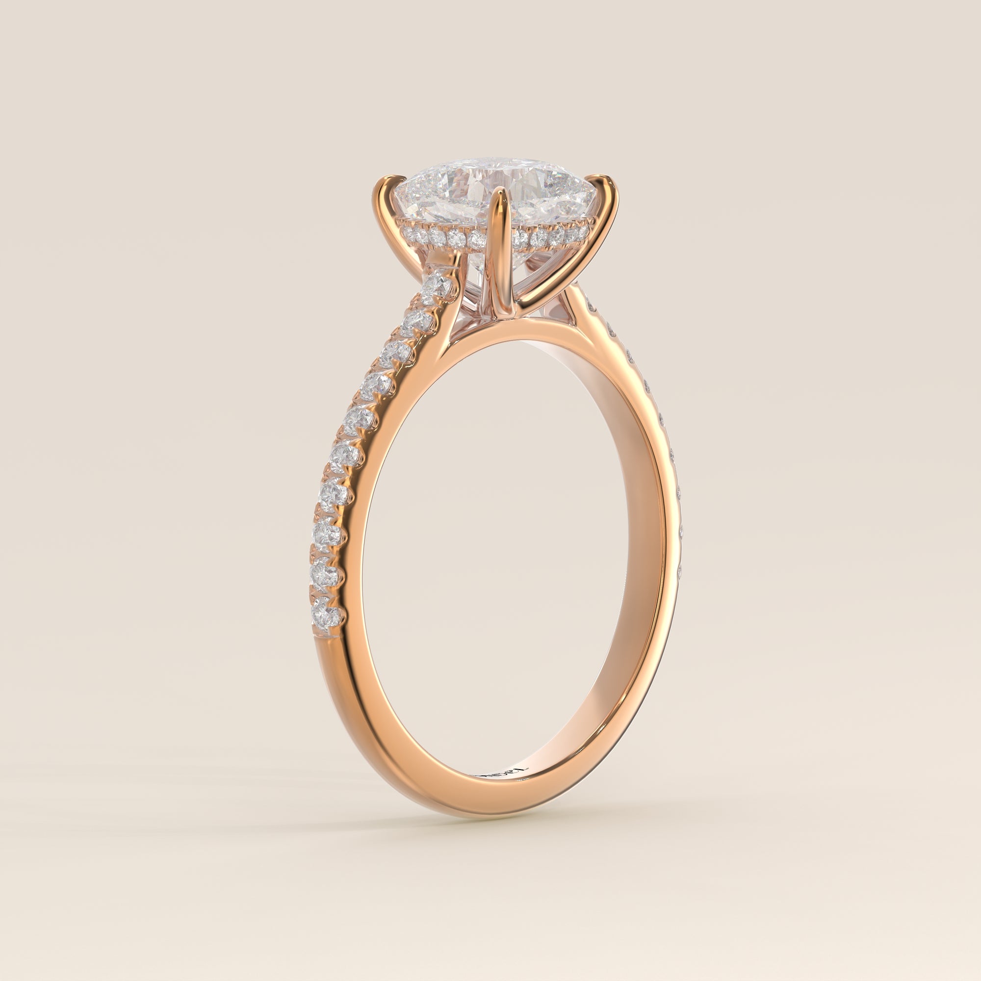 Verlovingsring cushion lab grown diamant met cathedral zetting, pave band en hidden halo, rosegoud