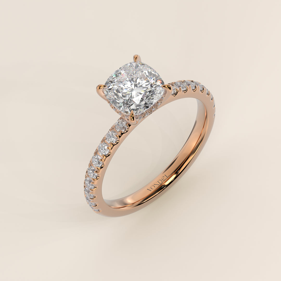Verlovingsring cushion lab grown diamant met hidden halo en pave band, rosegoud