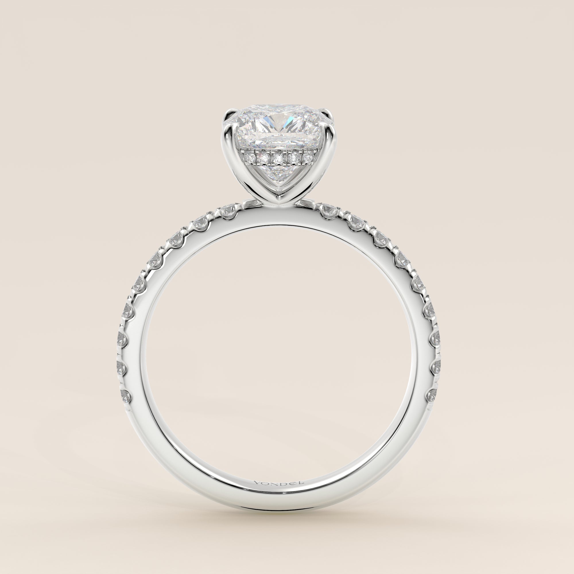 Verlovingsring cushion lab grown diamant met hidden halo en pave band, witgoud