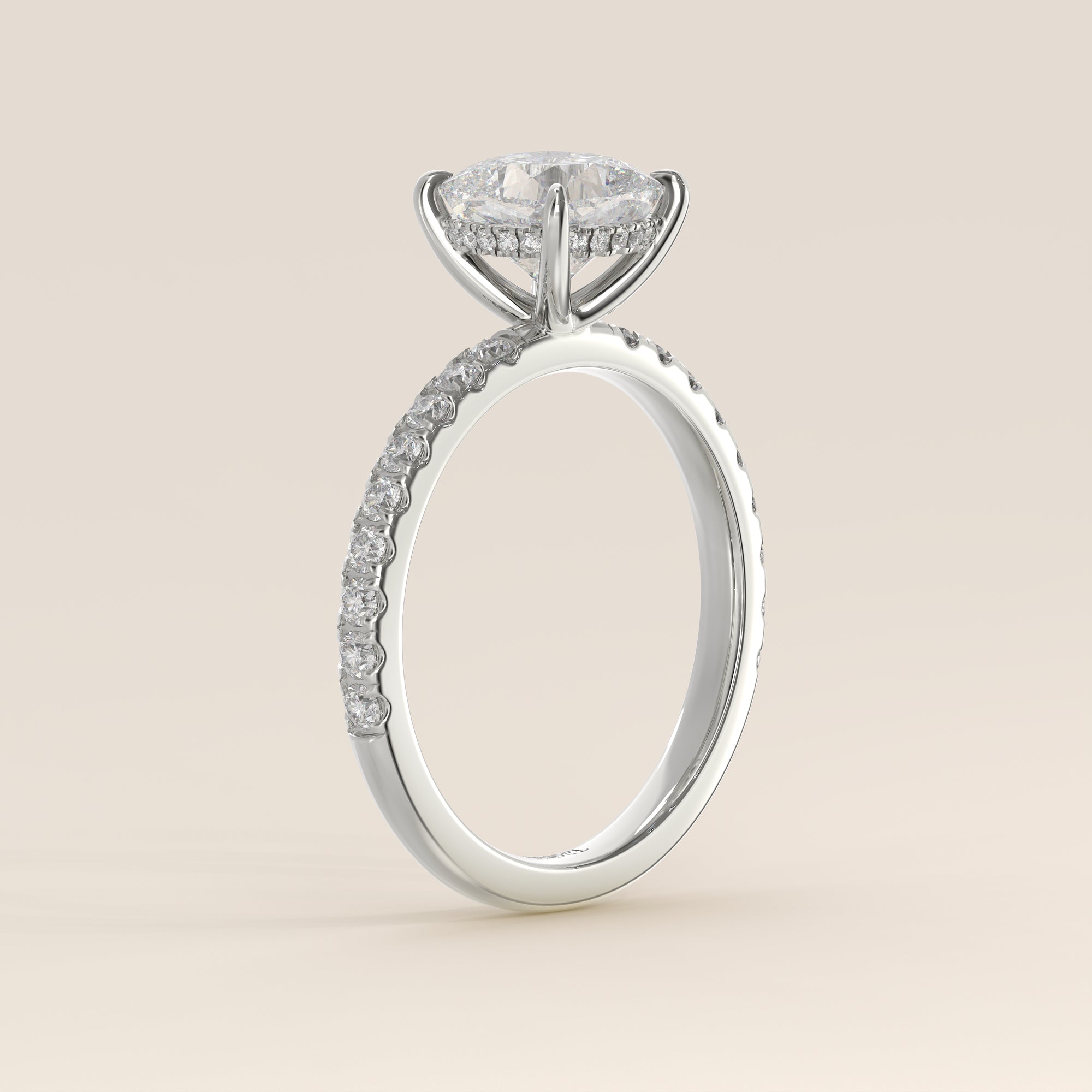 Verlovingsring cushion lab grown diamant met hidden halo en pave band, witgoud