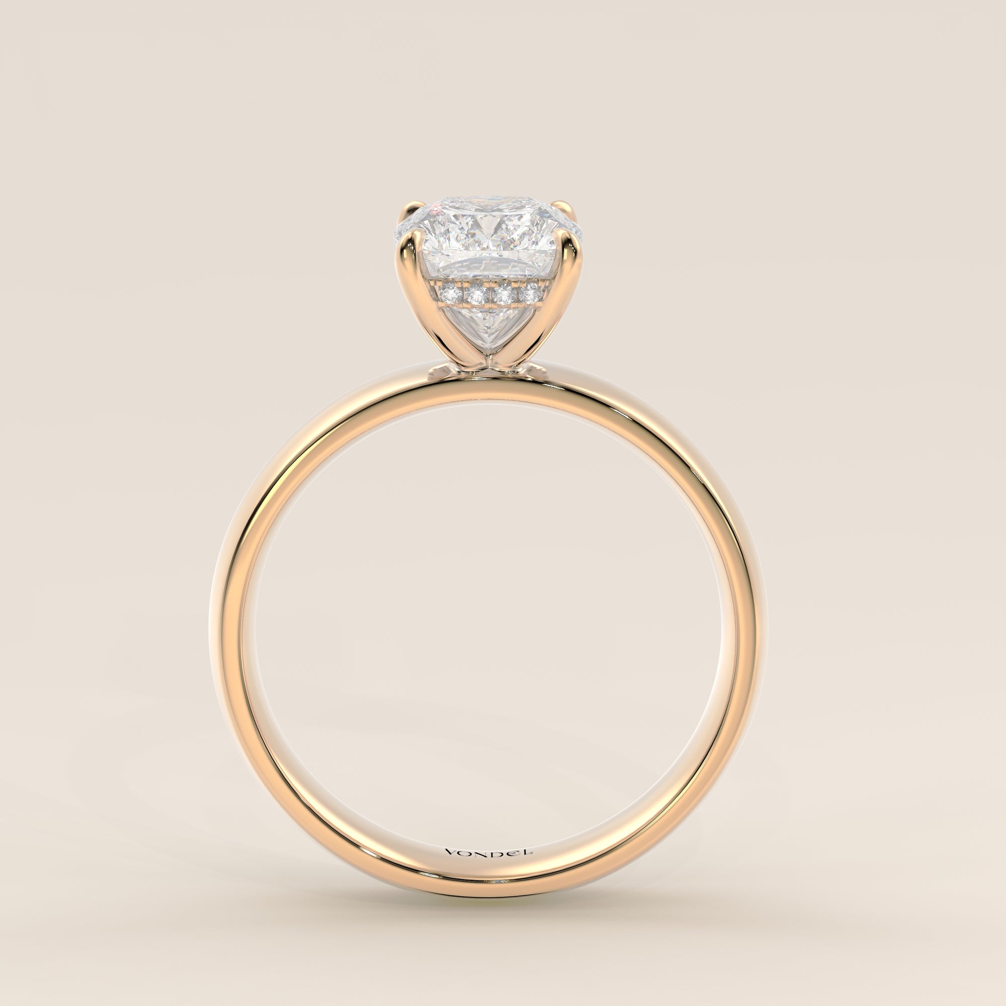Verlovingsring elongated cushion lab grown diamant met brede band en hidden halo, geelgoud