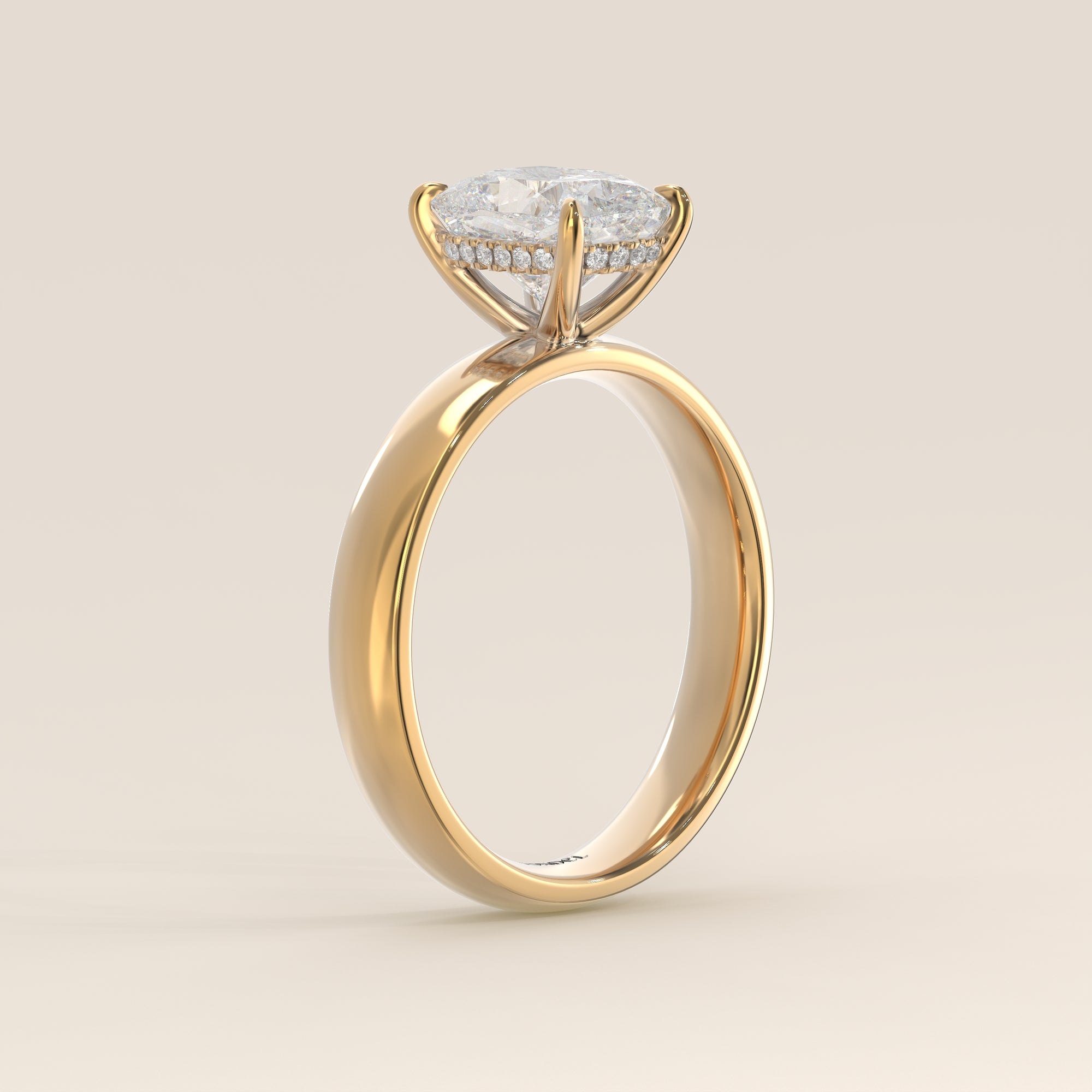 Verlovingsring elongated cushion lab grown diamant met brede band en hidden halo, geelgoud