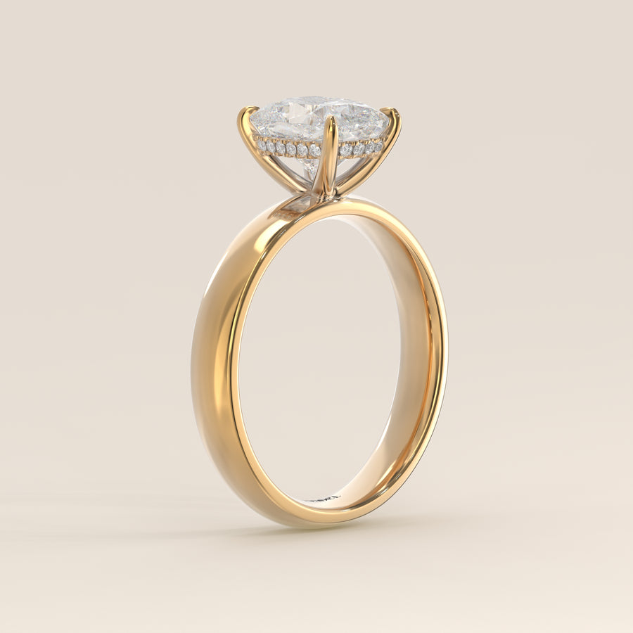 Verlovingsring elongated cushion lab grown diamant met brede band en hidden halo, geelgoud