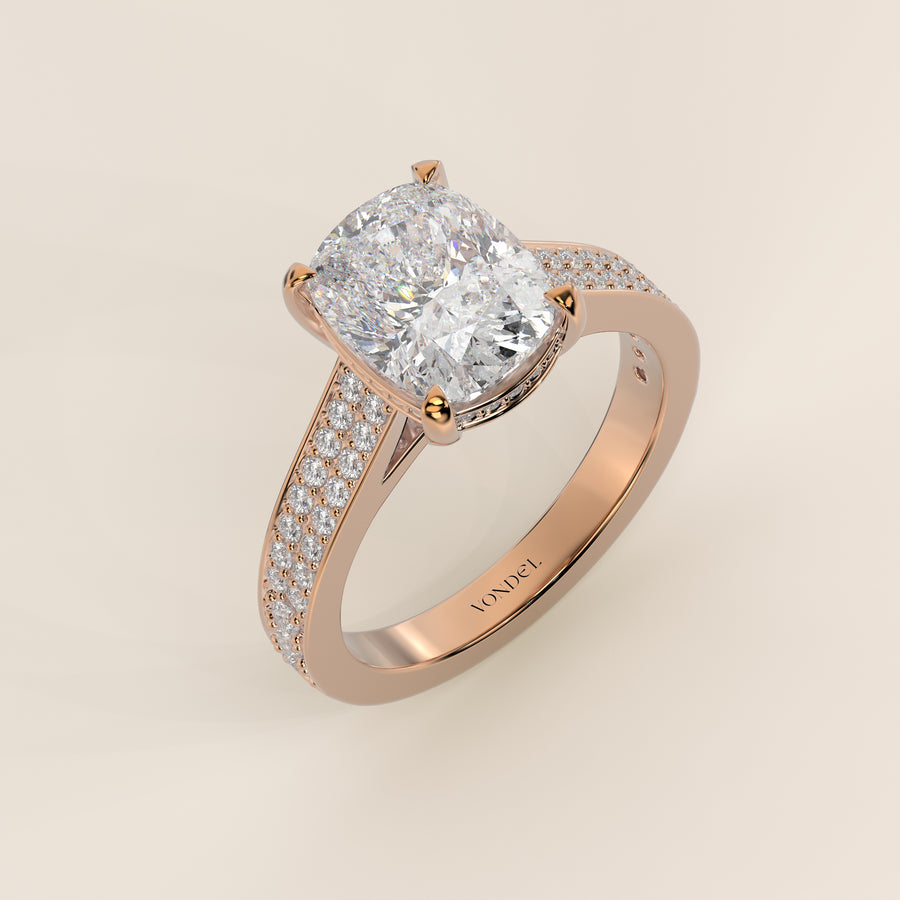Verlovingsring elongated cushion lab grown diamant met brede pave band, cathedral setting en hidden halo, rosegoud