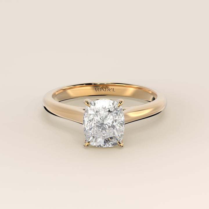 Verlobungsring mit länglichem, kissenförmigem, im Labor gezüchtetem Diamanten in Kathedralenfassung, Gelbgold
