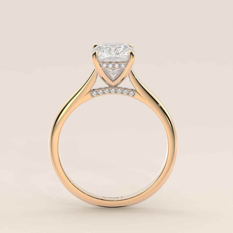 Verlovingsring elongated cushion lab grown diamant met cathedral setting, hidden halo en diamond bridge, geelgoud