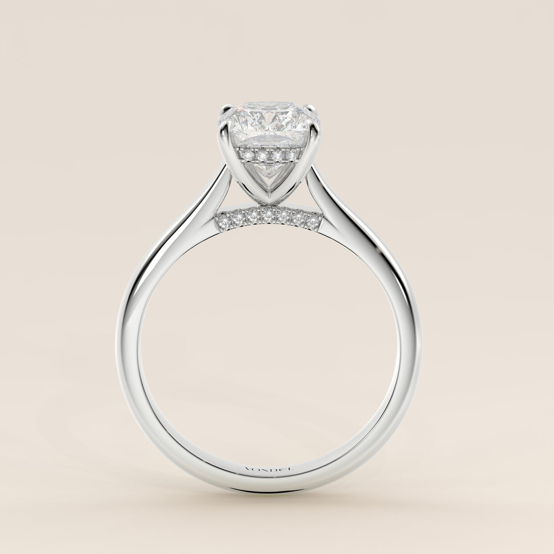 Verlovingsring elongated cushion lab grown diamant met cathedral setting, hidden halo en diamond bridge, witgoud