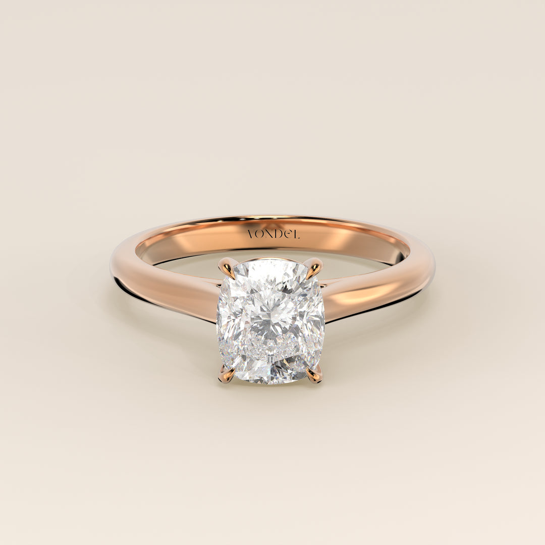 Verlobungsring mit länglichem, kissenförmigem, im Labor gezüchtetem Diamanten in Kathedralenfassung, Roségold