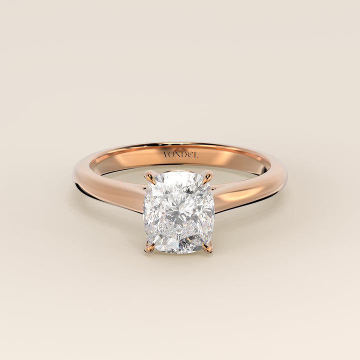 Verlobungsring mit länglichem, kissenförmigem, im Labor gezüchtetem Diamanten in Kathedralenfassung, Roségold