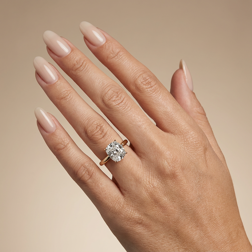 Verlovingsring elongated cushion lab grown diamant met hidden halo, geelgoud