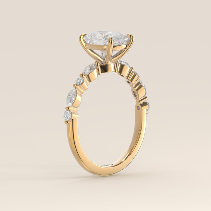 Verlovingsring elongated cushion lab grown diamant met marquise- en ronde diamantband, geelgoud