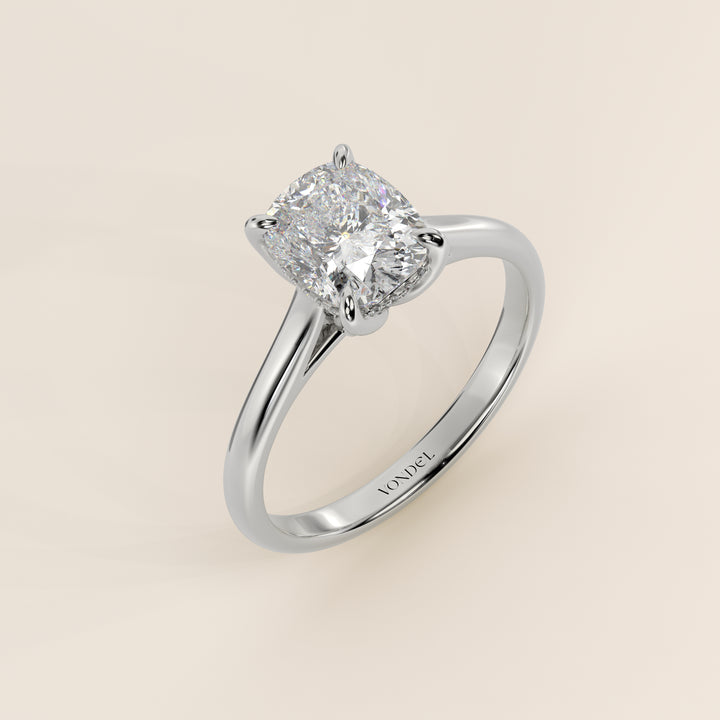 Verlovingsring elongated cushion lab grown diamant met petal prongs en hidden halo, witgoud
