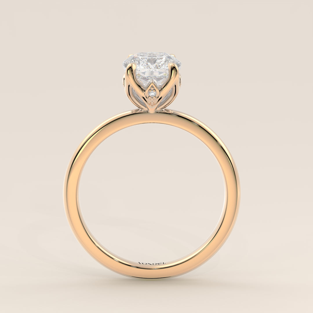 Verlovingsring elongated cushion lab grown diamant met petal prongs, geelgoud
