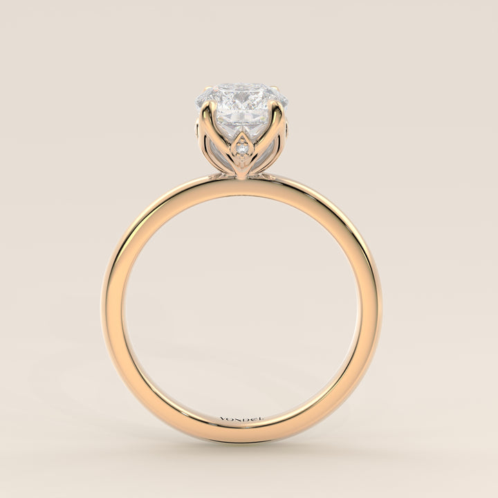 Verlovingsring elongated cushion lab grown diamant met petal prongs, geelgoud