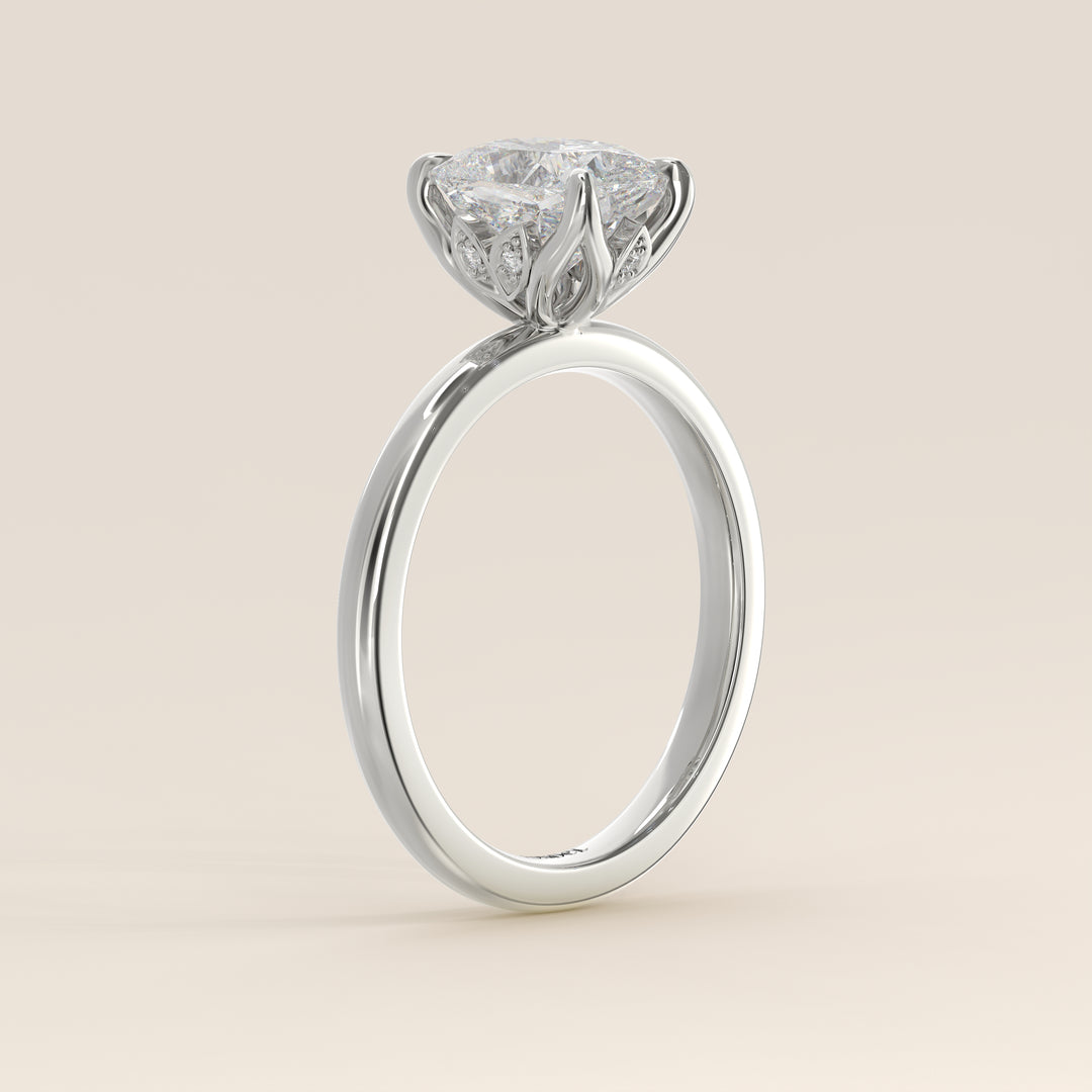 Verlovingsring elongated cushion lab grown diamant met petal prongs, witgoud