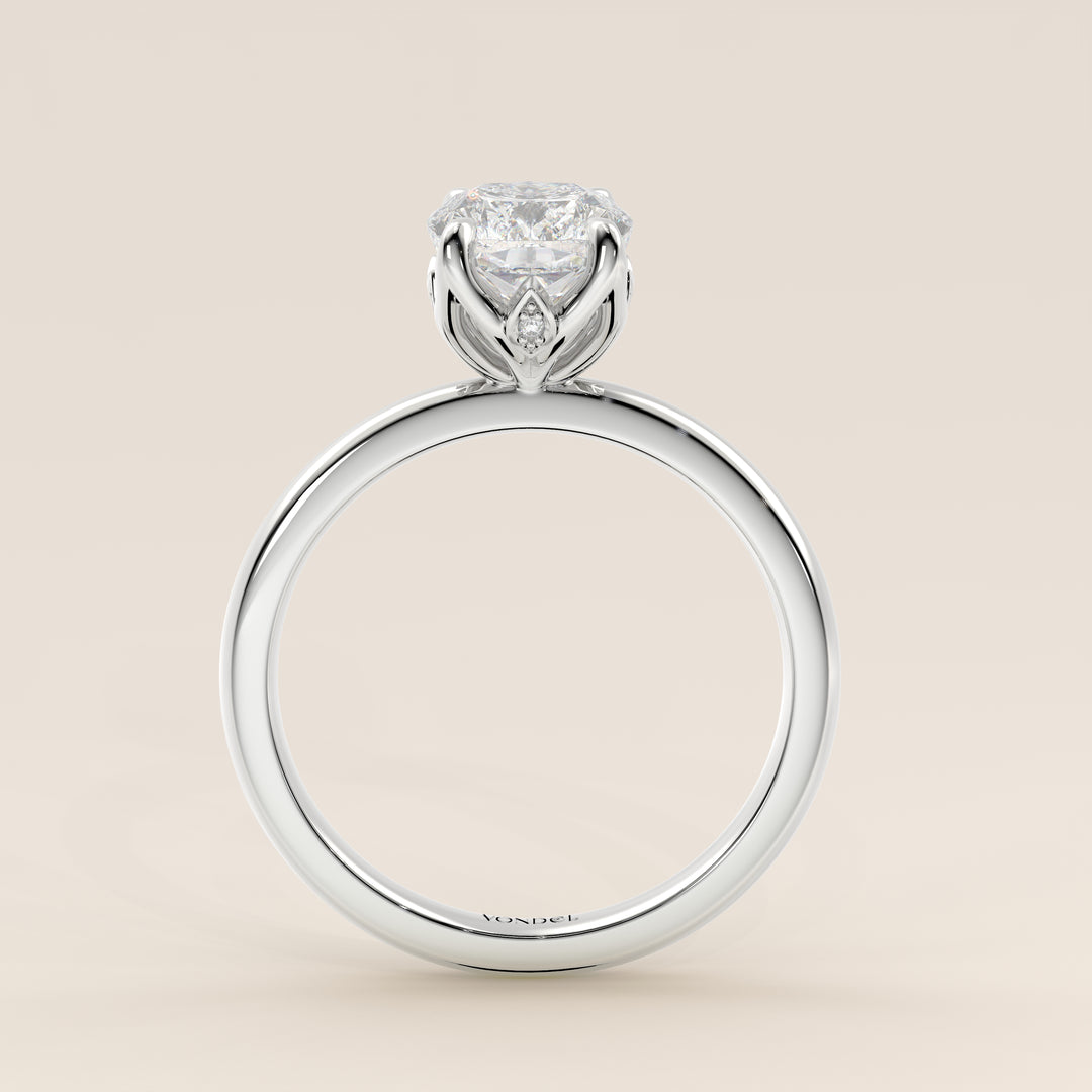Verlovingsring elongated cushion lab grown diamant met petal prongs, witgoud