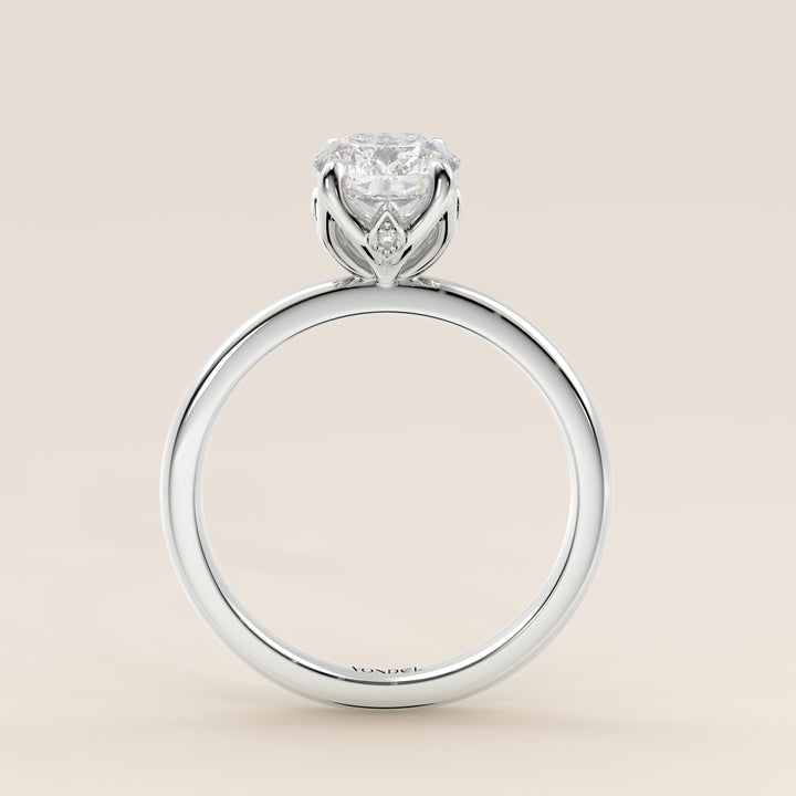 Verlovingsring elongated cushion lab grown diamant met petal prongs, witgoud