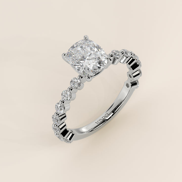 Verlovingsring elongated cushion lab grown diamant met ronde diamanten band, witgoud