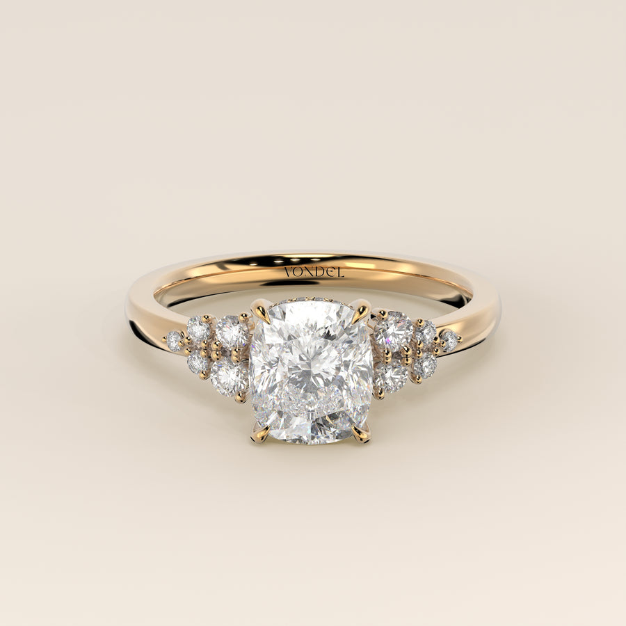 Verlovingsring elongated cushion lab grown diamant met snowdrift en hidden halo, geelgoud