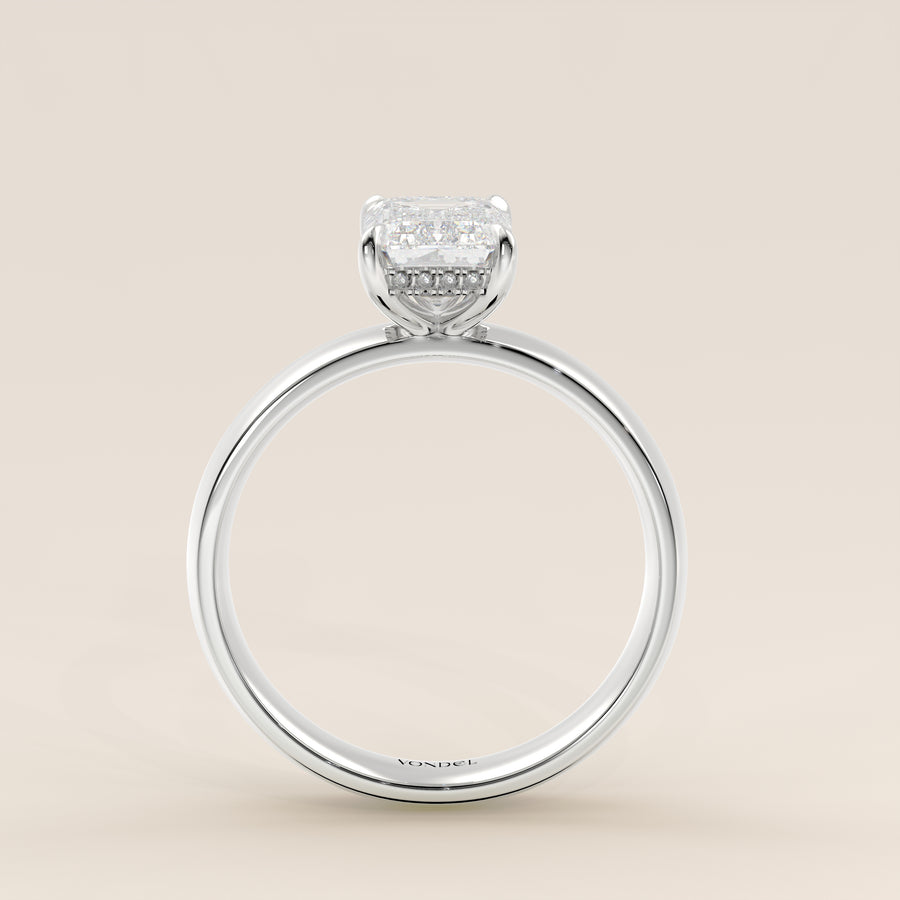 Verlovingsring emerald lab grown diamant met brede band en hidden halo, witgoud