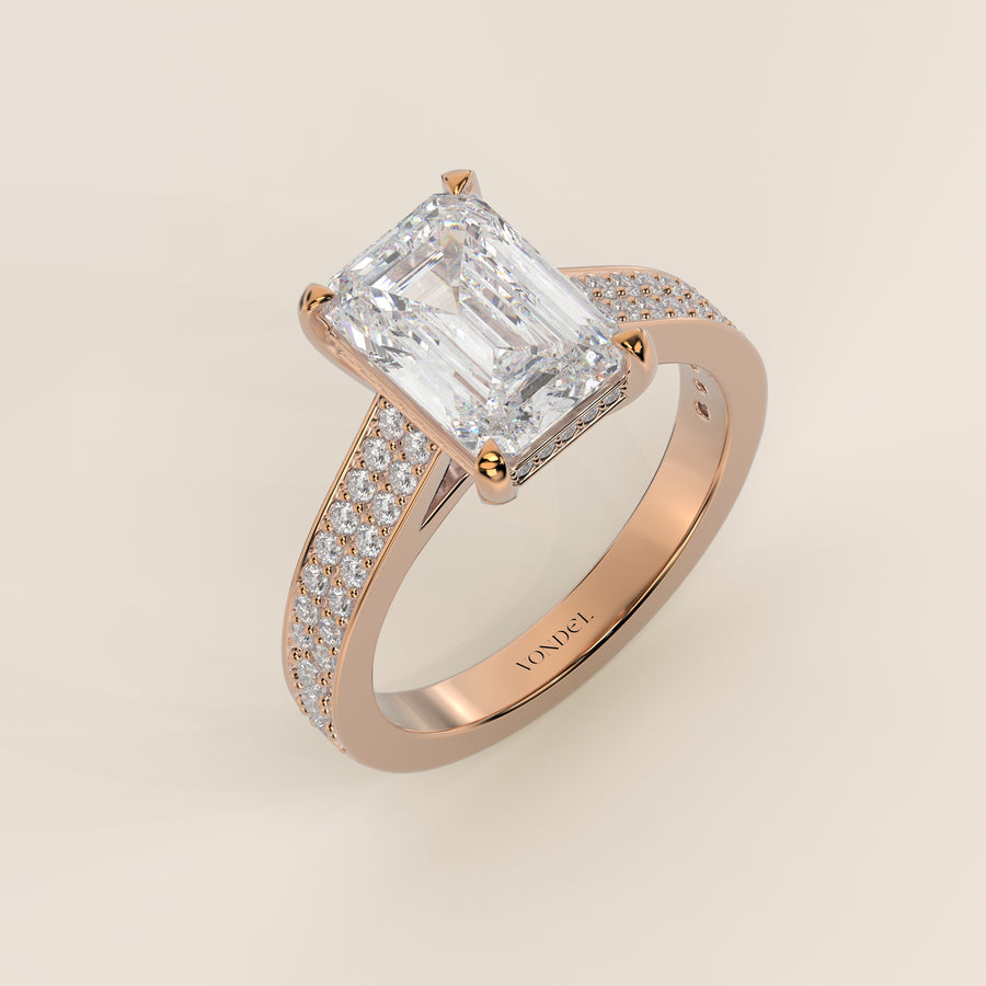 Verlovingsring emerald lab grown diamant met brede pave band, cathedral setting en hidden halo, rosegoud