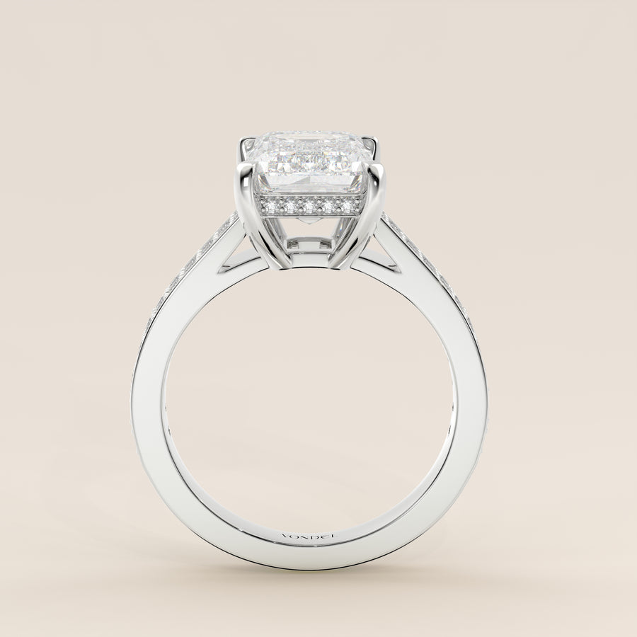 Verlovingsring emerald lab grown diamant met brede pave band, cathedral setting en hidden halo, witgoud