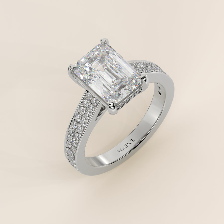 Verlovingsring emerald lab grown diamant met brede pave band, cathedral setting en hidden halo, witgoud