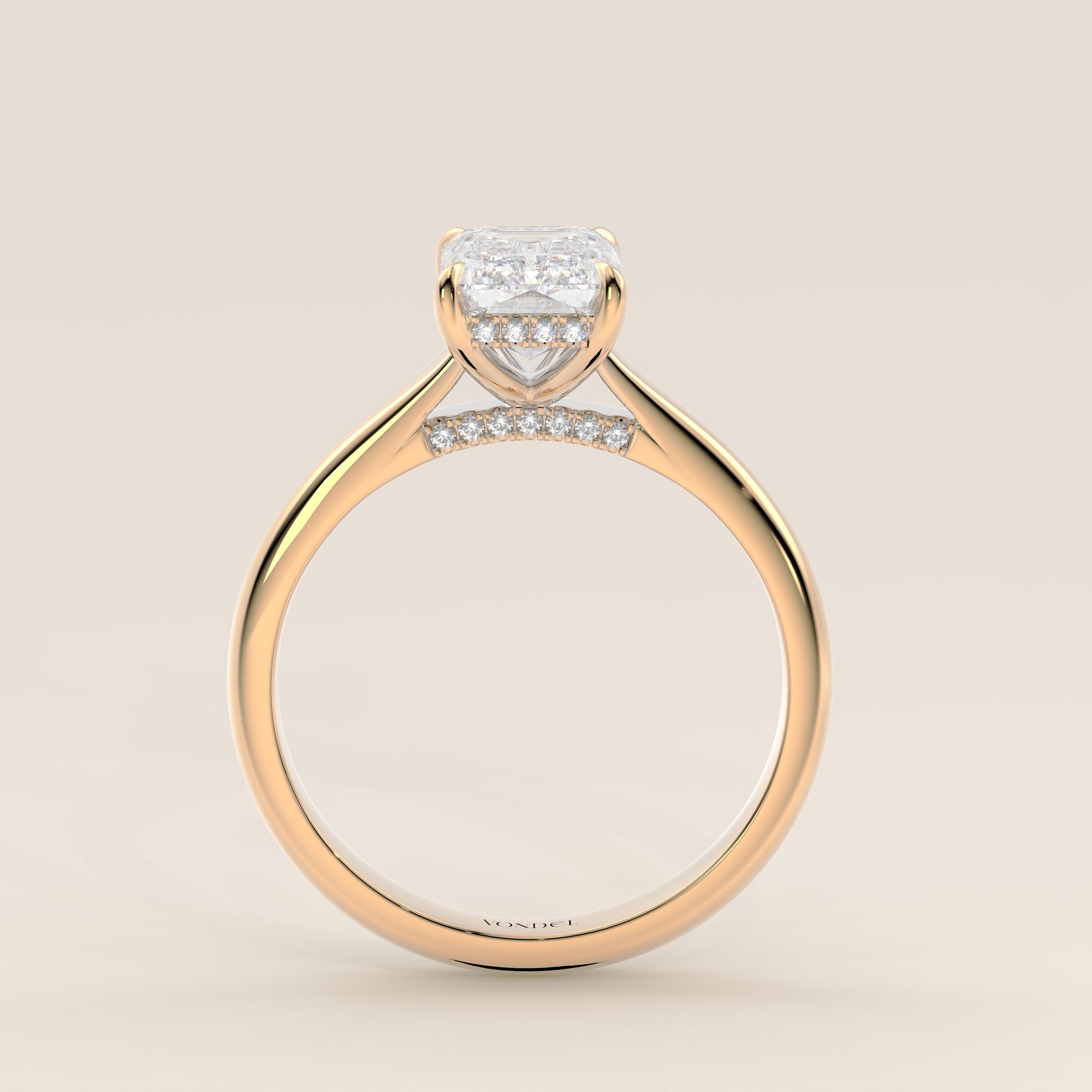 Verlovingsring emerald lab grown diamant met cathedral setting, hidden halo en diamond bridge, geelgoud