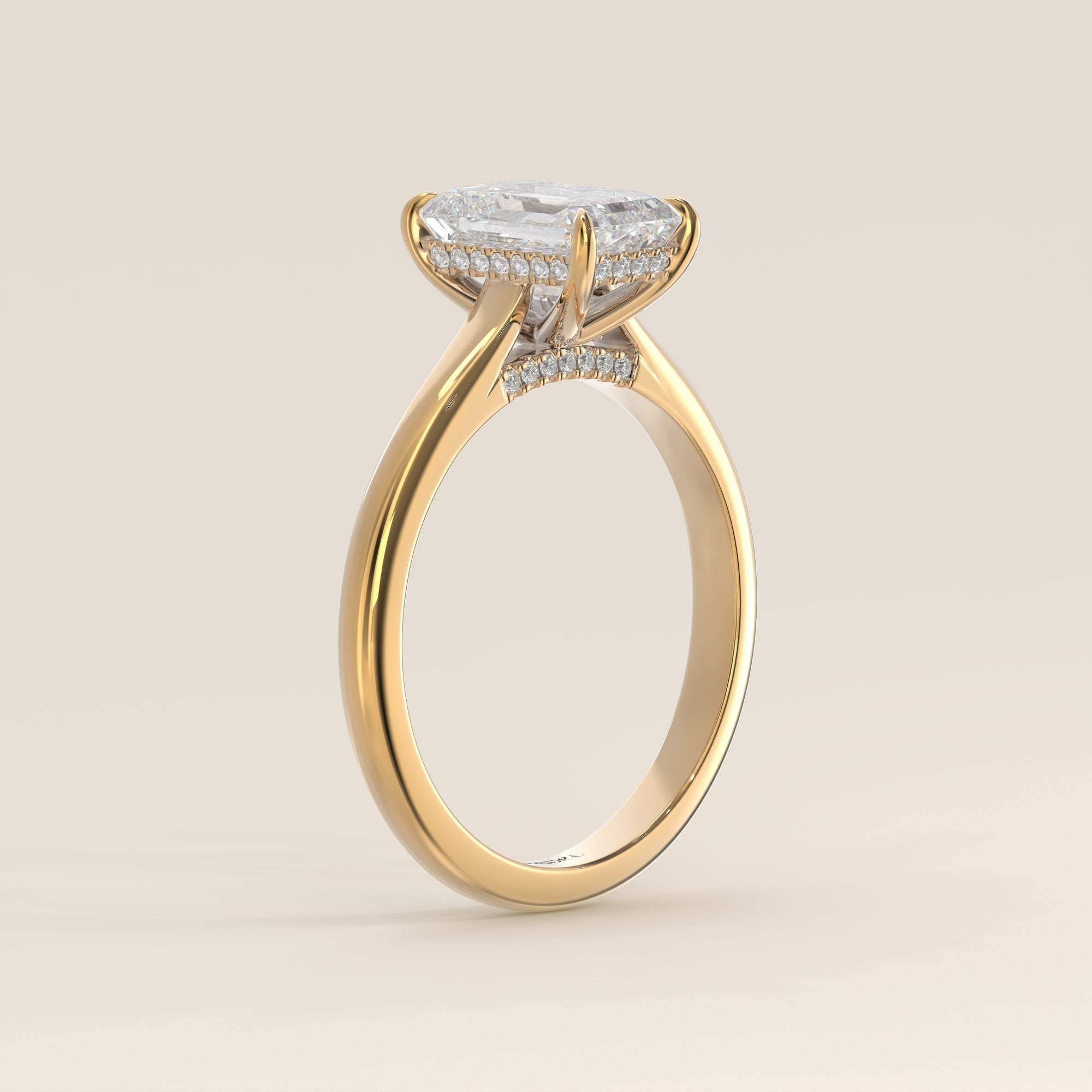 Verlovingsring emerald lab grown diamant met cathedral setting, hidden halo en diamond bridge, geelgoud