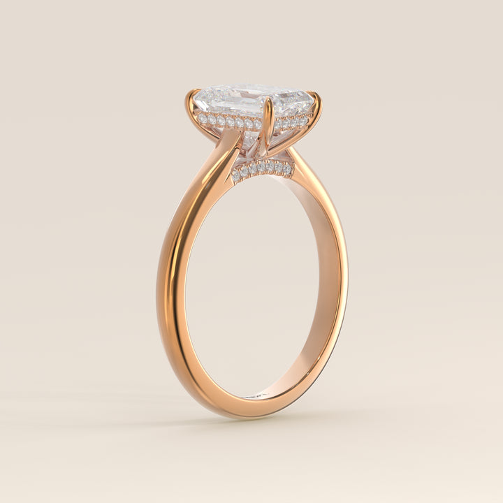 Verlovingsring emerald lab grown diamant met cathedral setting, hidden halo en diamond bridge, rosegoud