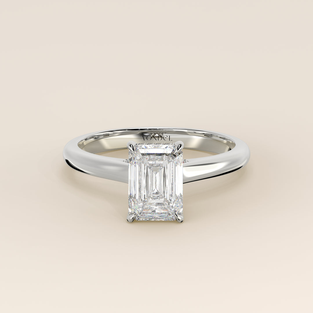 Verlovingsring emerald lab grown diamant met cathedral setting, hidden halo en diamond bridge, witgoud