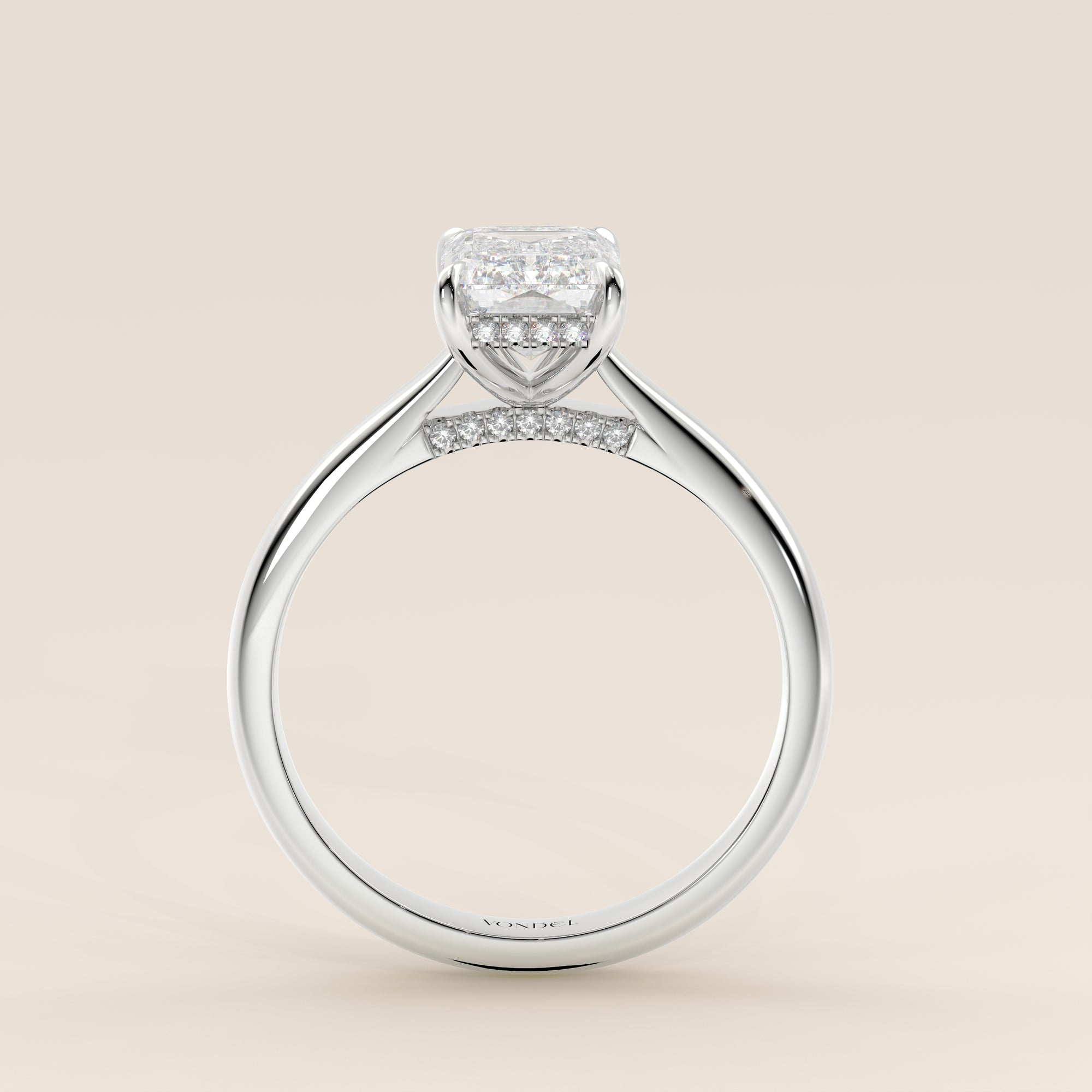 Verlovingsring emerald lab grown diamant met cathedral setting, hidden halo en diamond bridge, witgoud
