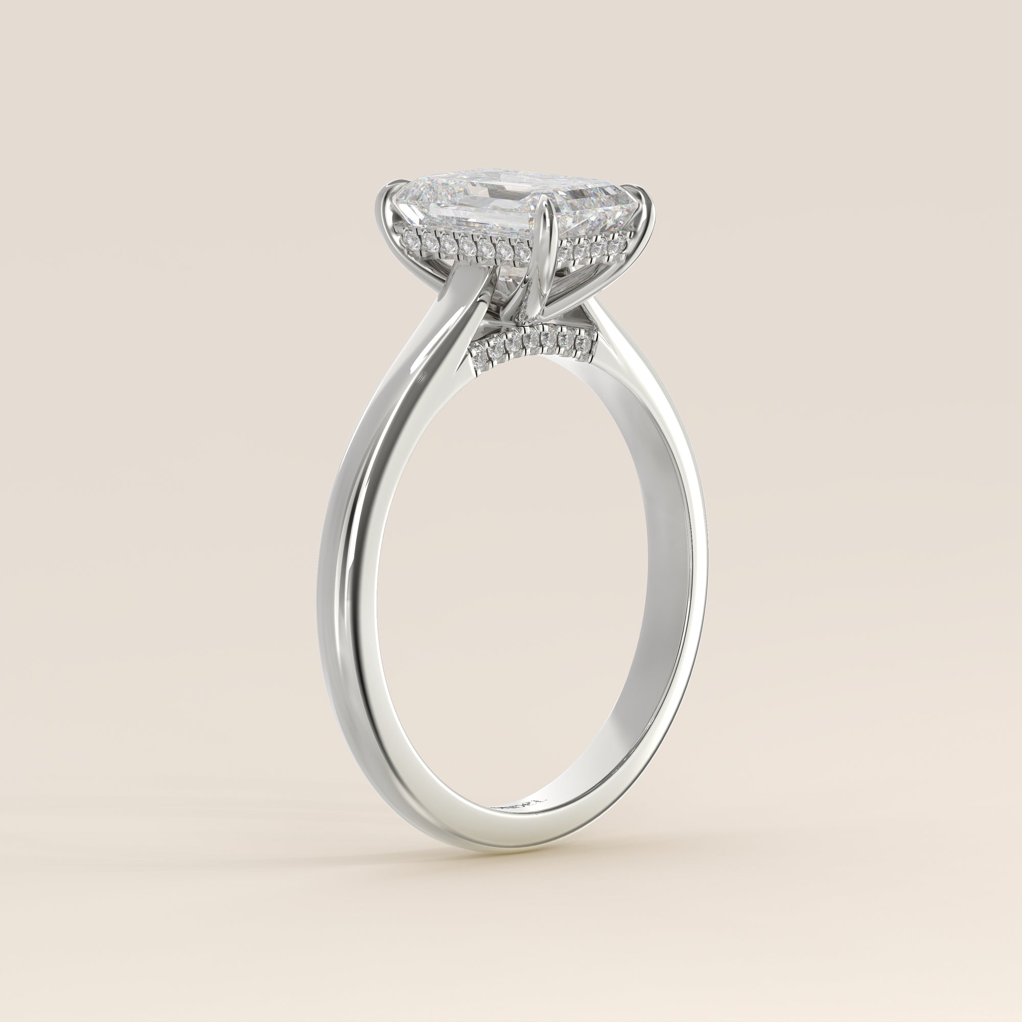 Verlovingsring emerald lab grown diamant met cathedral setting, hidden halo en diamond bridge, witgoud