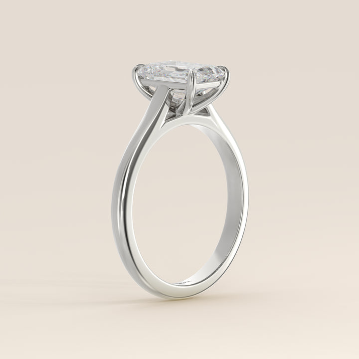 Verlovingsring emerald lab grown diamant met cathedral setting, witgoud