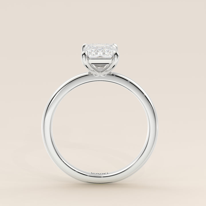 Verlobungsring mit Smaragd und im Labor gezüchtetem Diamanten, Weißgold